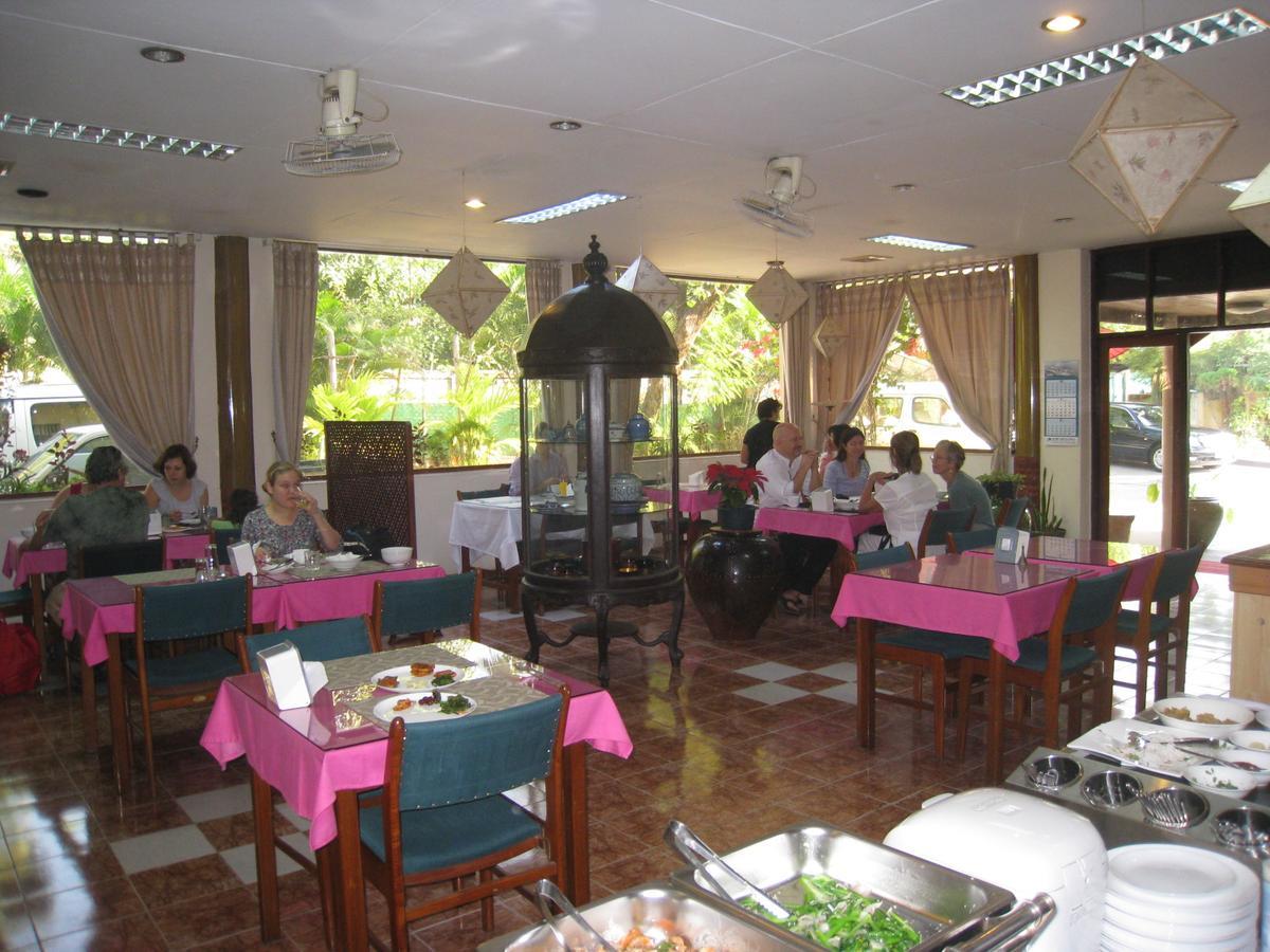 Rainbow Hotel Yangon Exterior photo